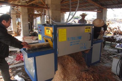 廣西省-東興市-方木加工現(xiàn)場