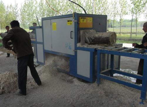 河南省信陽(yáng)市-鋸400圓木加工現(xiàn)場(chǎng)