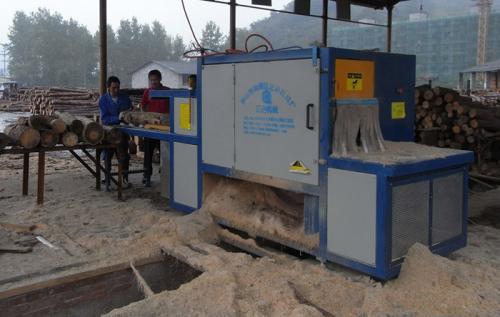 中國地板著名企業-湖北山山林業集團有限公司-使用正啟300型原木多片鋸-加工現場2